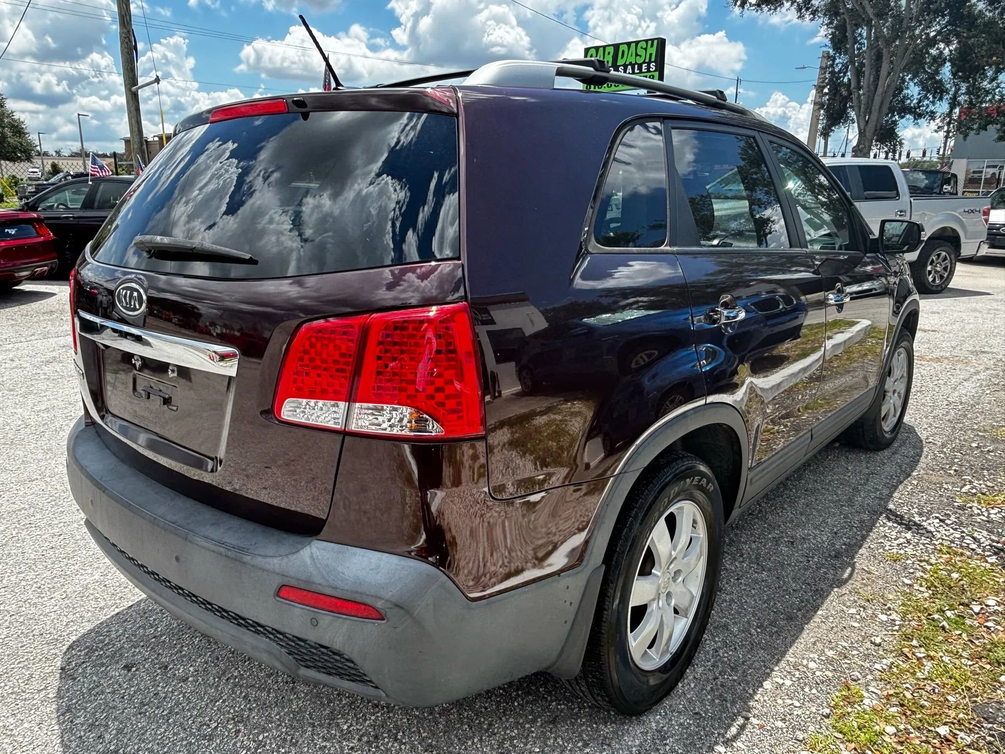 Used 2011 Kia Sorento LX w/ Convenience Pkg image 7