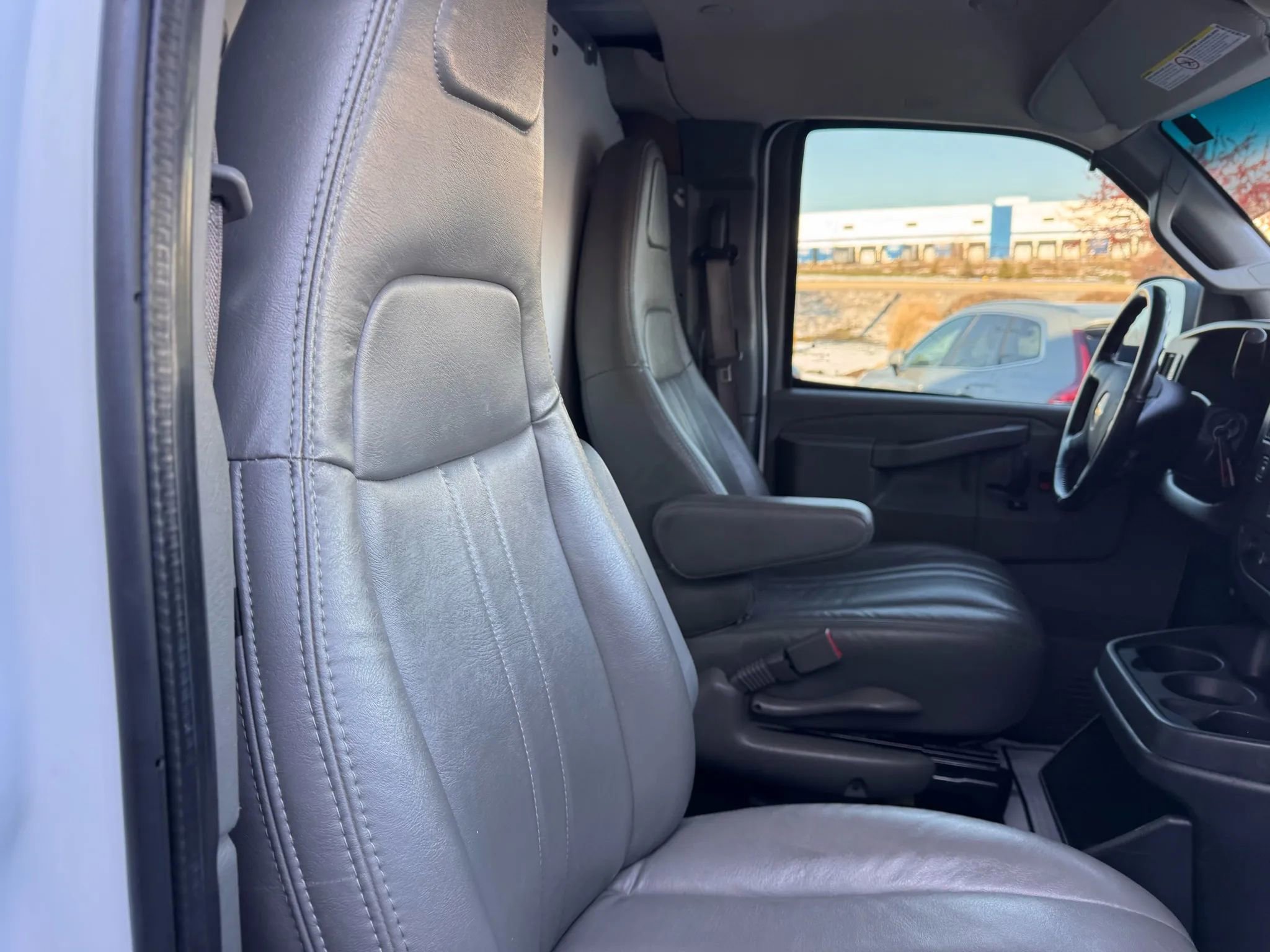 Used 2022 Chevrolet Express 2500 Extended w/ Driver Convenience Package image 12