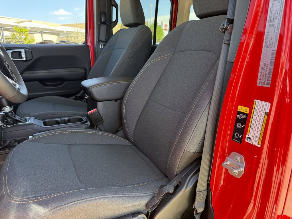 Used 2025 Jeep Wrangler Unlimited Sahara w/ Safety Group image 24