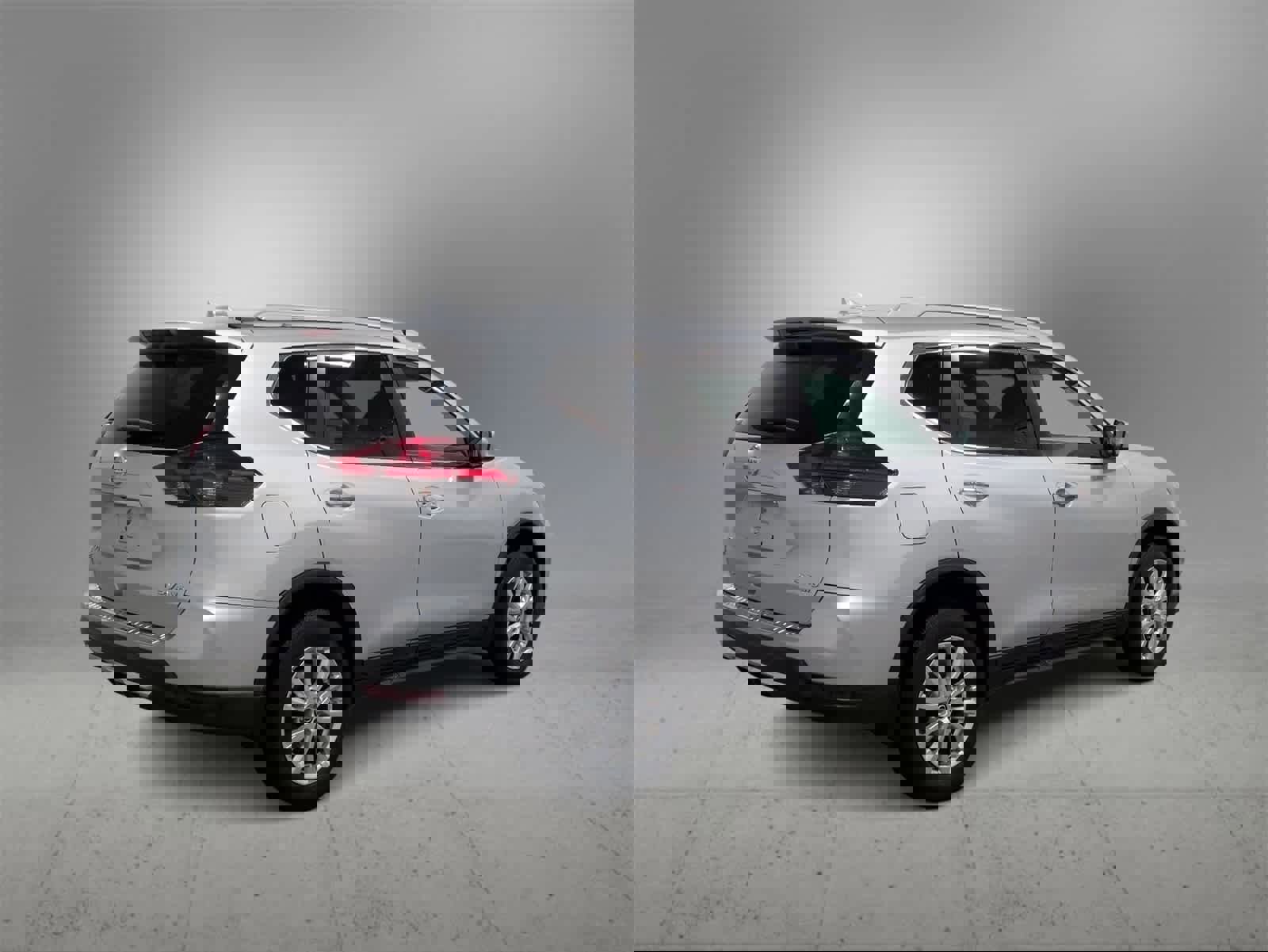 Used 2017 Nissan Rogue SV w/ Sun & Sound Touring Package image 8