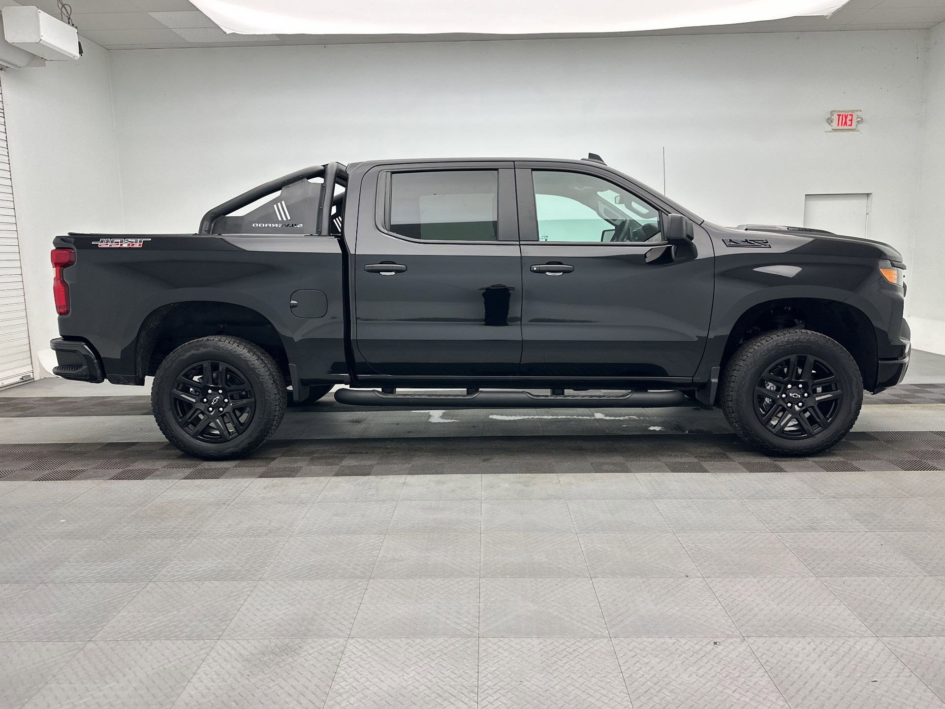 Certified 2025 Chevrolet Silverado 1500 Custom Trail Boss w/ Turbomax Blackout Package AWD/4WD image 8