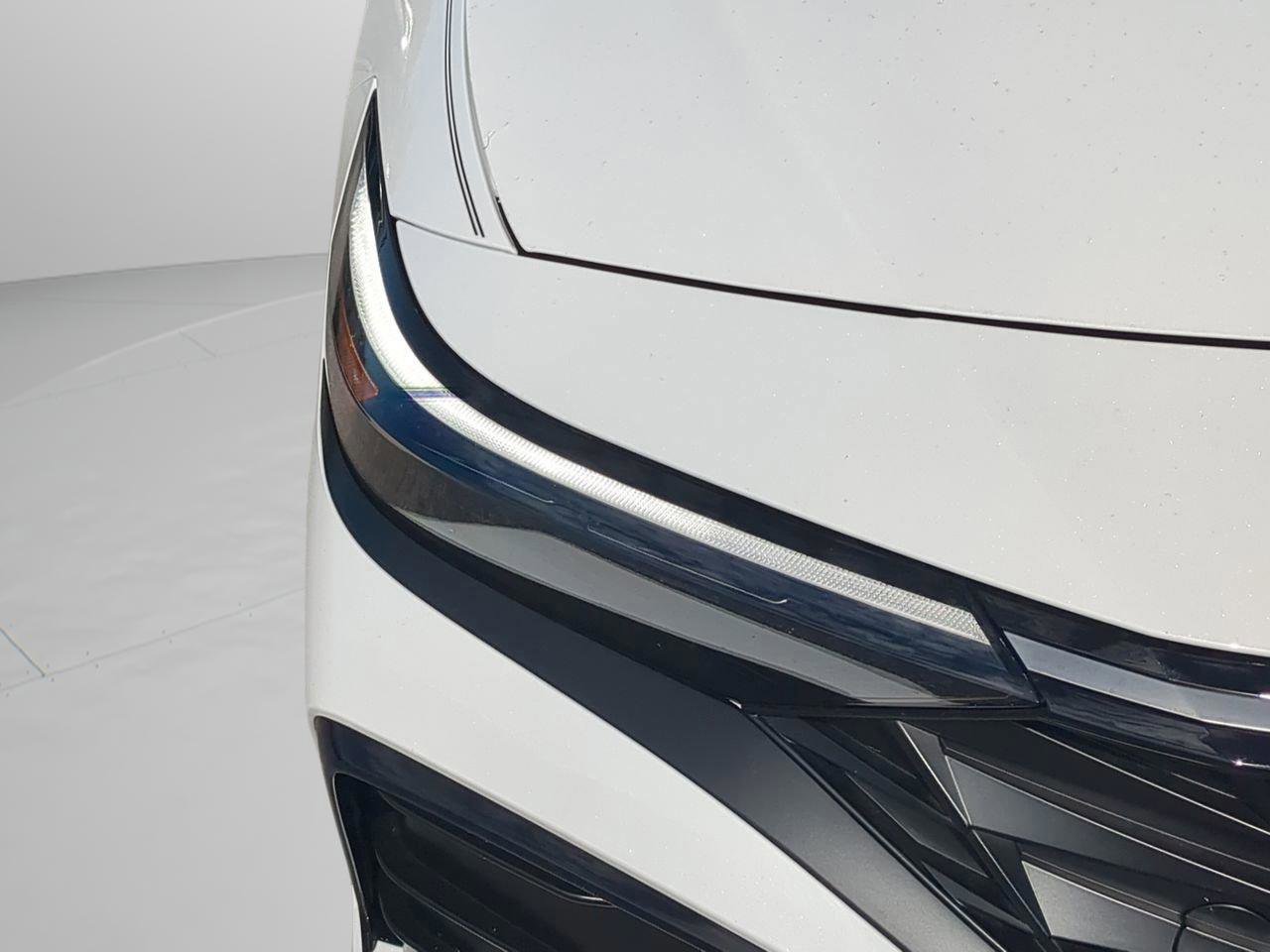 New 2026 Hyundai Elantra Limited FWD image 15