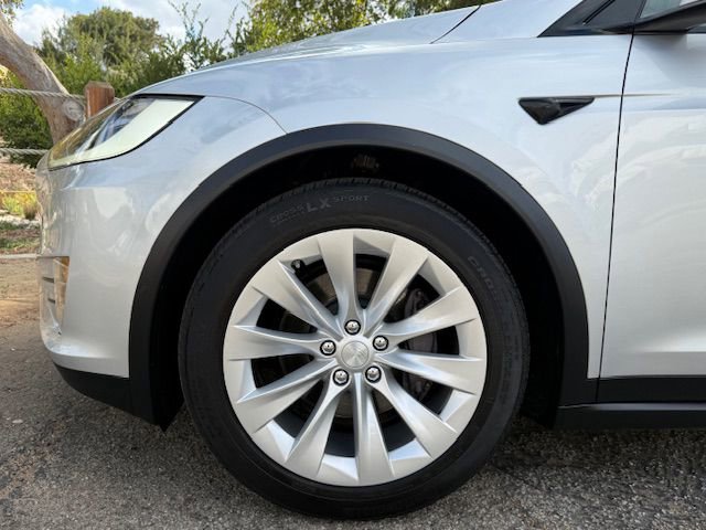 Used 2017 Tesla Model X 75D image 29