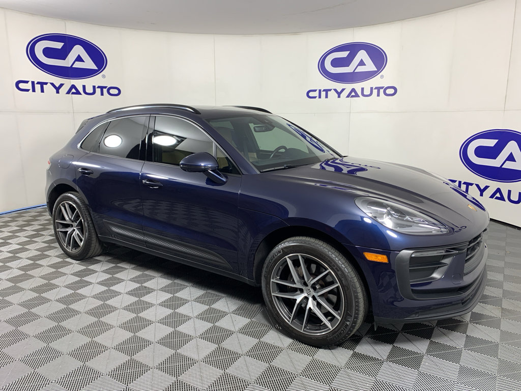 Used 2023 Porsche Macan AWD/4WD video 1