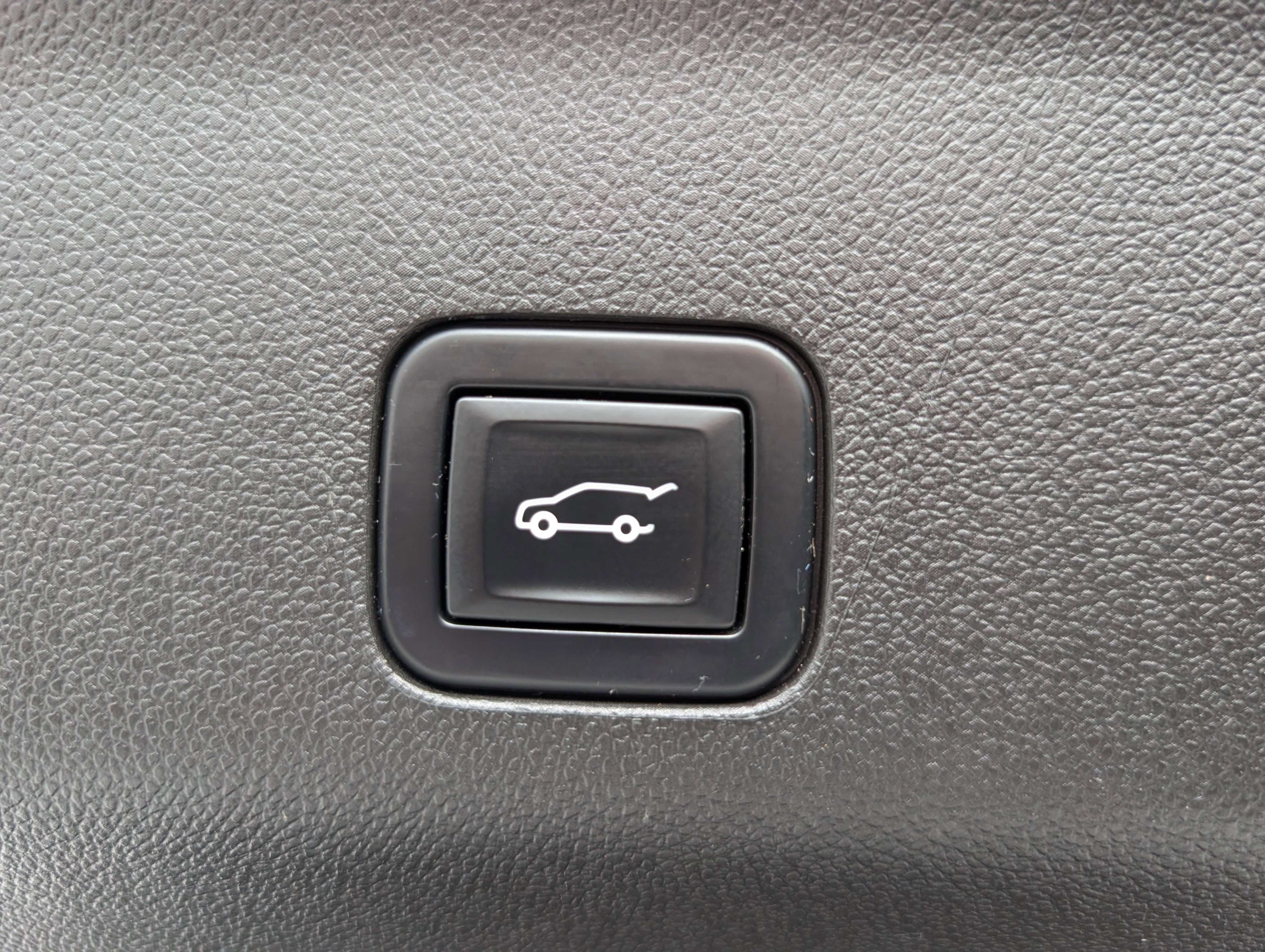 Used 2022 Chevrolet Tahoe RST w/ Luxury Package image 15