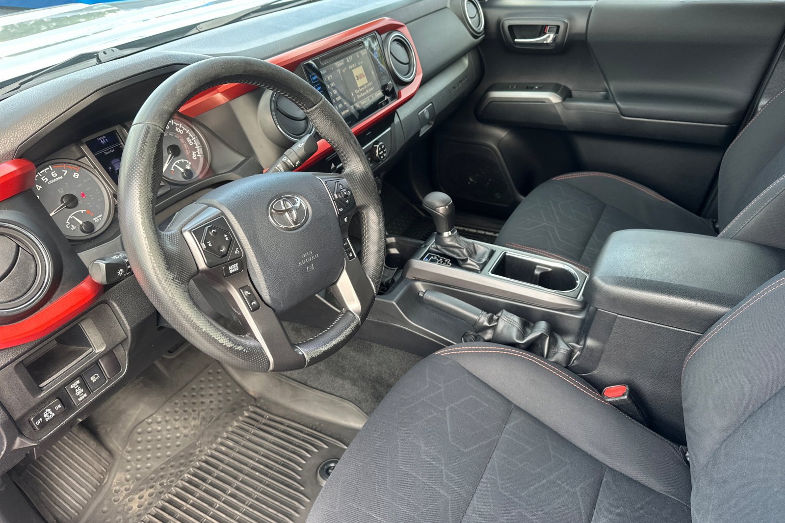 Used 2019 Toyota Tacoma TRD Sport w/ Technology Package RWD image 12