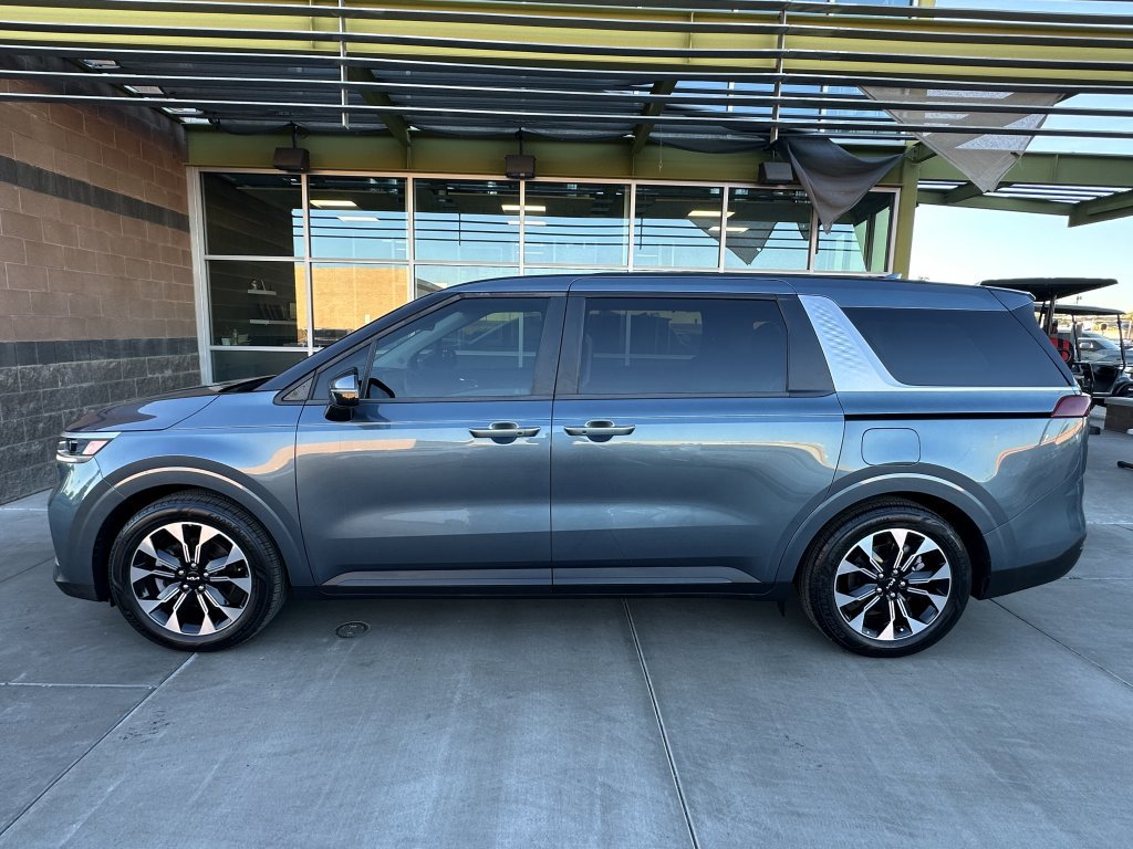 Used 2024 Kia Carnival EX image 6