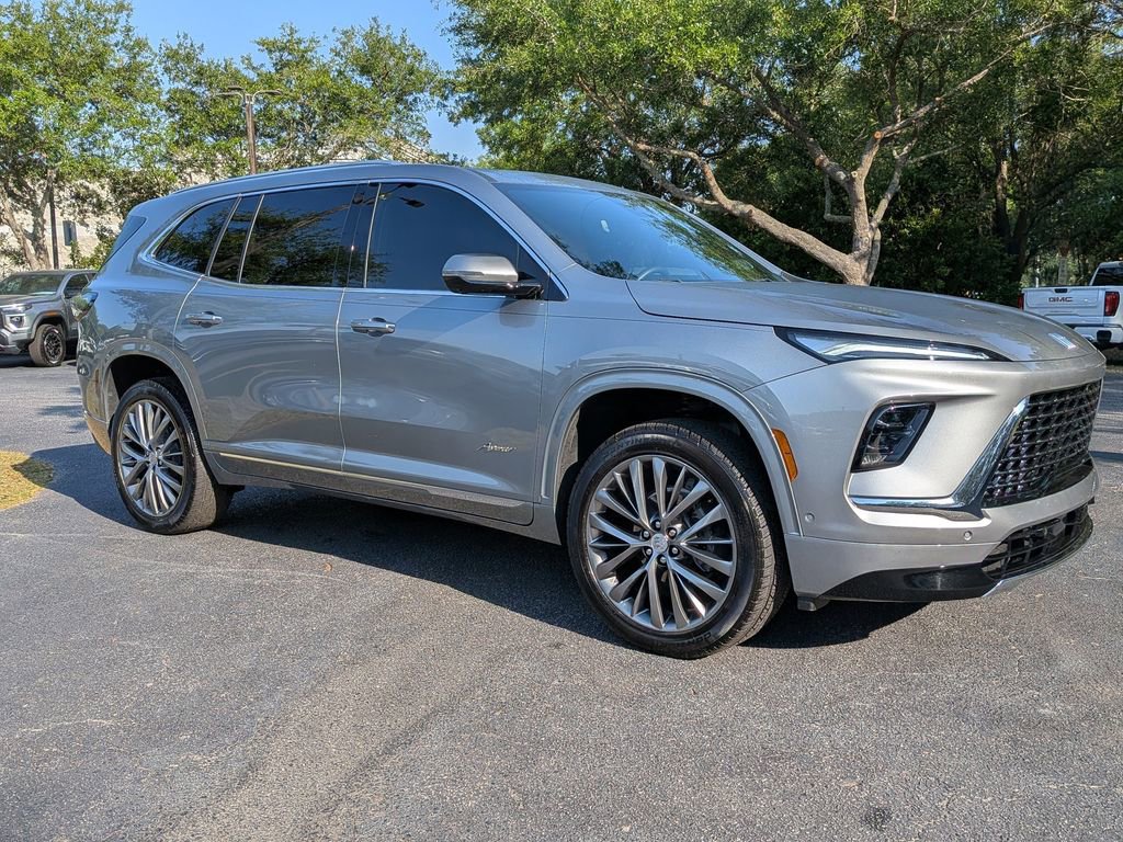 Used 2025 Buick Enclave Avenir w/ Super Cruise Package FWD video 2