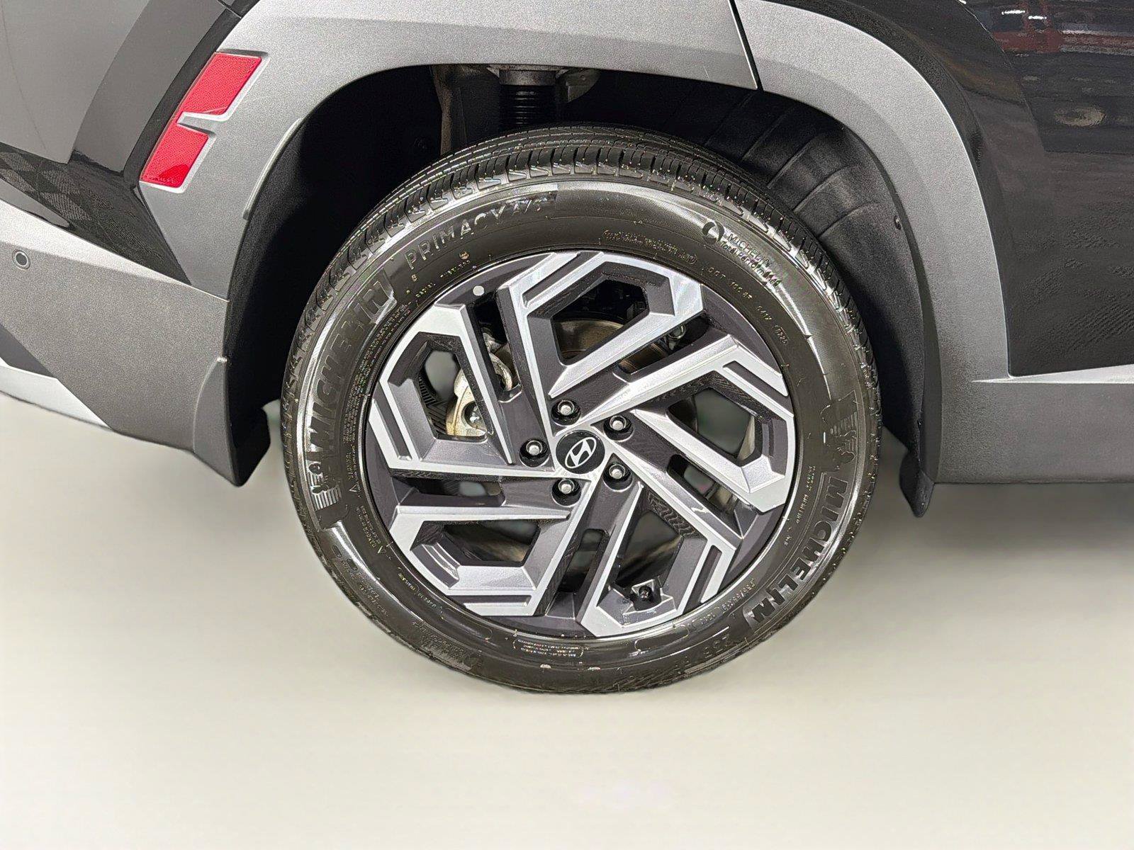 Used 2025 Hyundai Tucson Limited AWD/4WD image 35