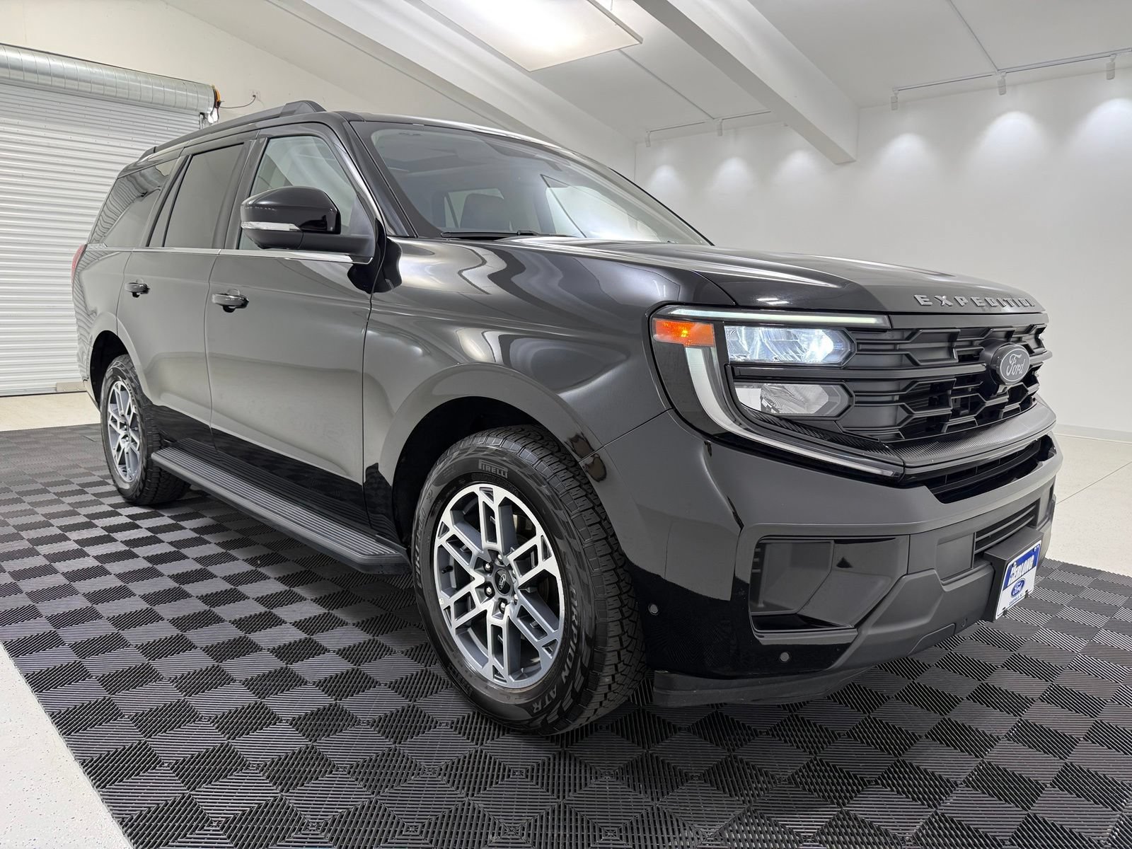 Used 2025 Ford Expedition Active AWD/4WD image 1