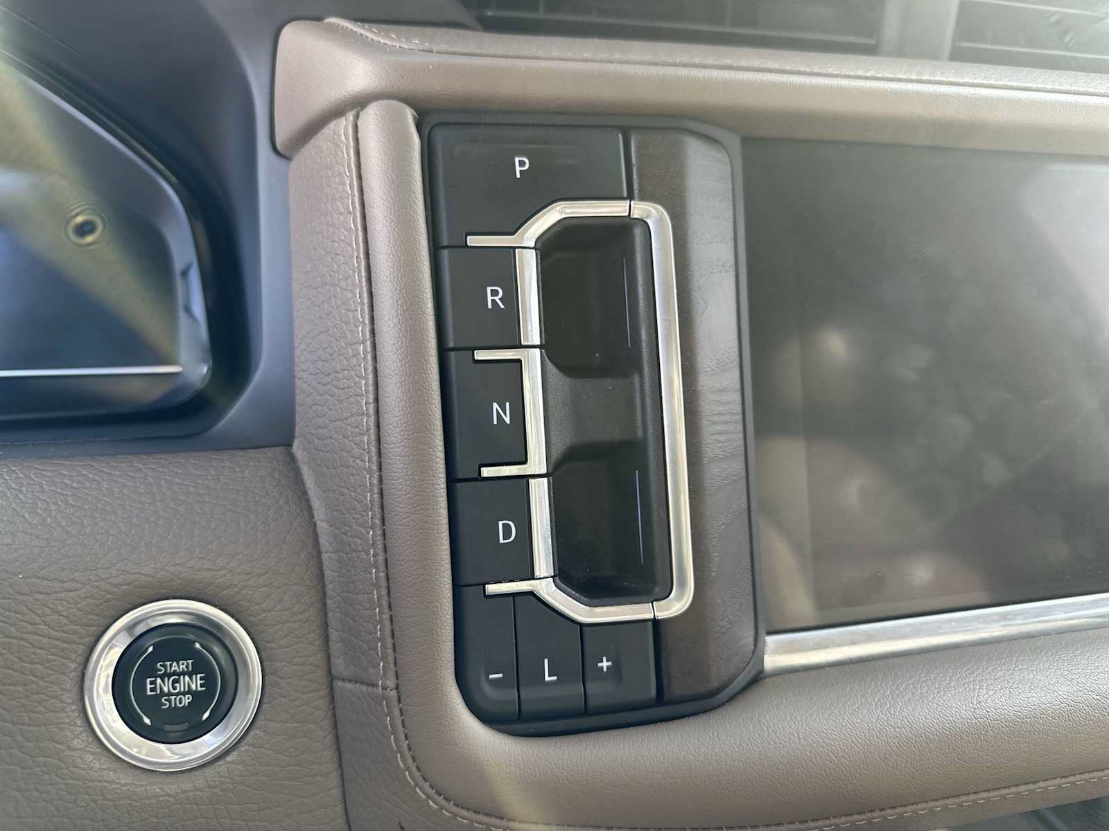 Used 2023 GMC Yukon Denali w/ Advanced Technology Package AWD/4WD image 25