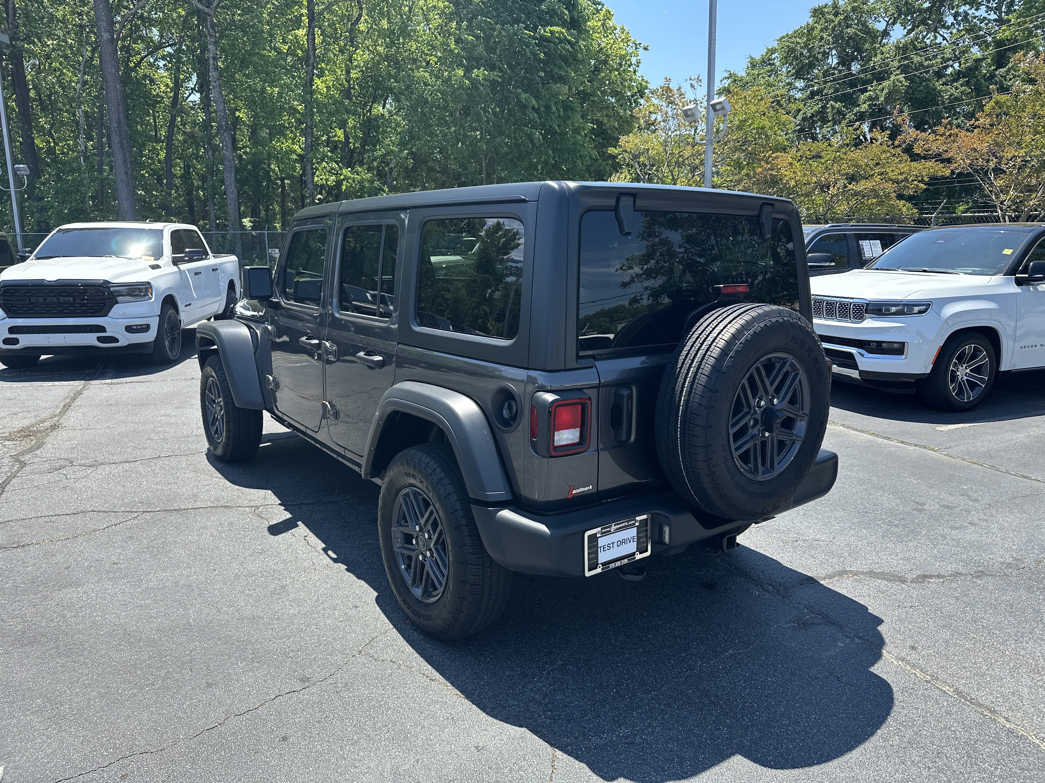 Used 2024 Jeep Wrangler Unlimited Sport AWD/4WD image 7