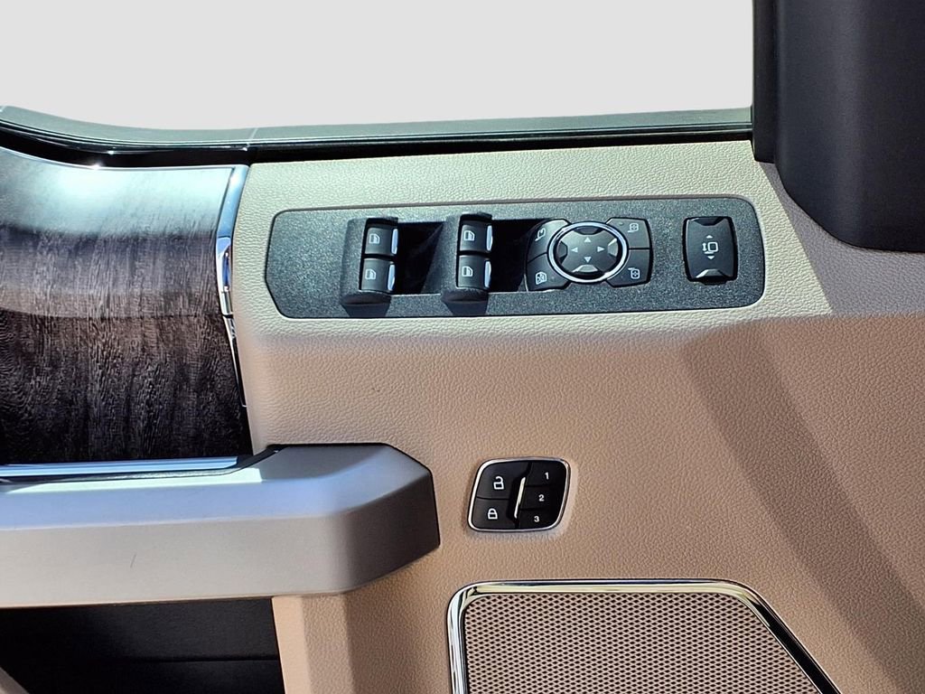 Used 2019 Ford F250 Lariat w/ Chrome Package image 16