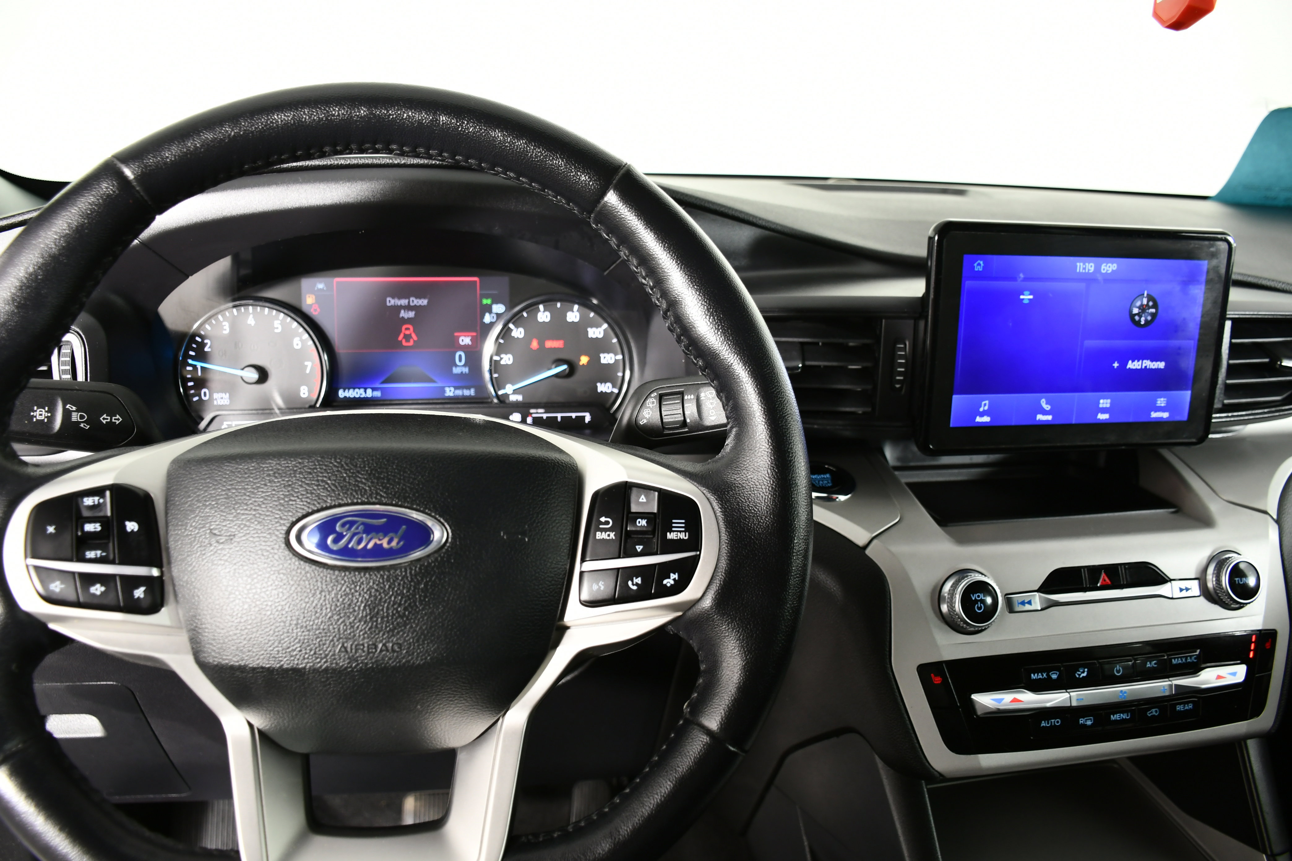 Used 2023 Ford Explorer XLT image 16