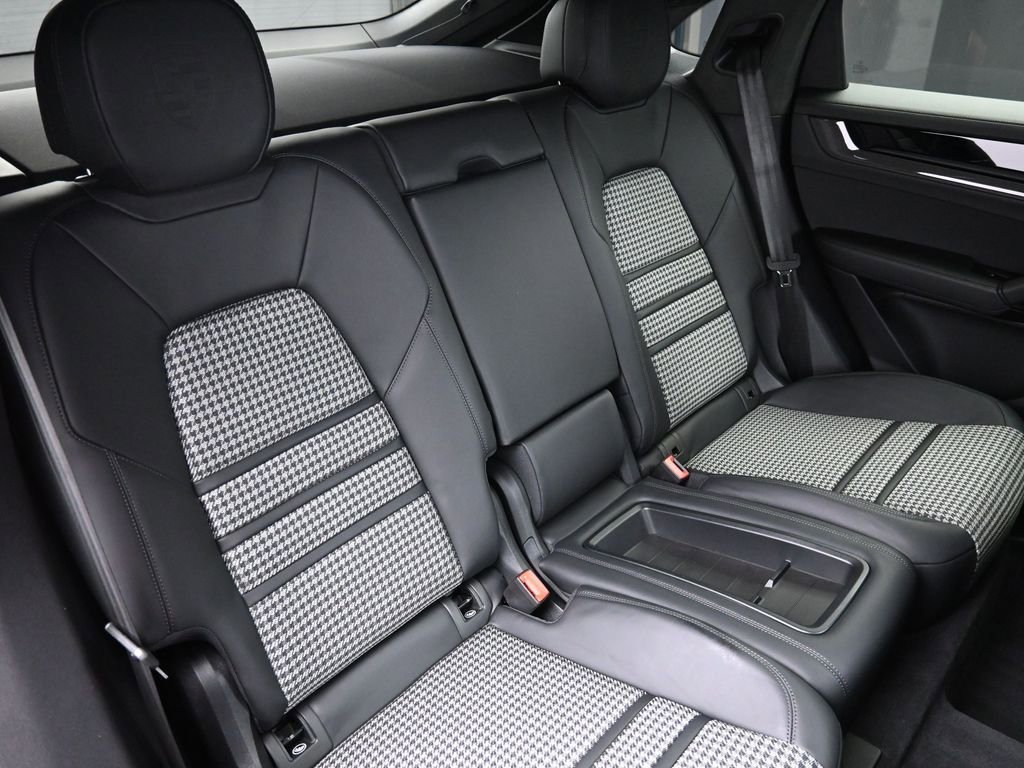 Certified 2025 Porsche Cayenne GTS image 27