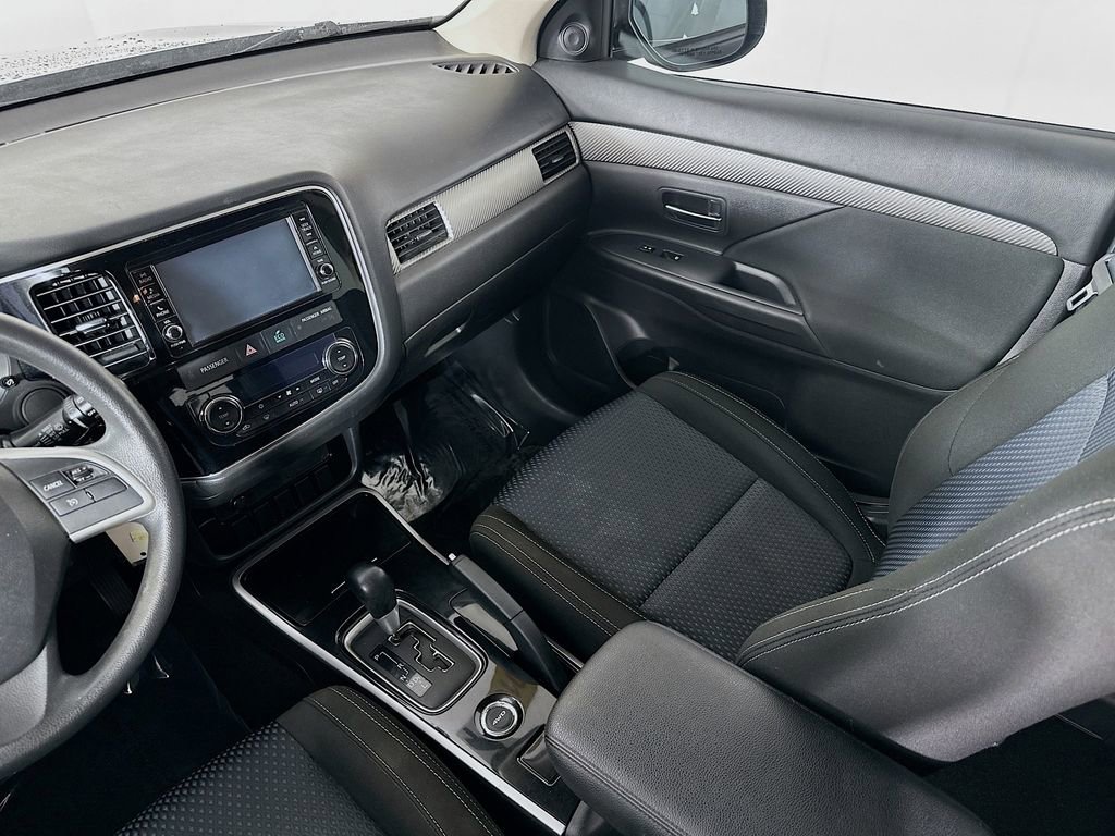 Used 2018 Mitsubishi Outlander ES image 27