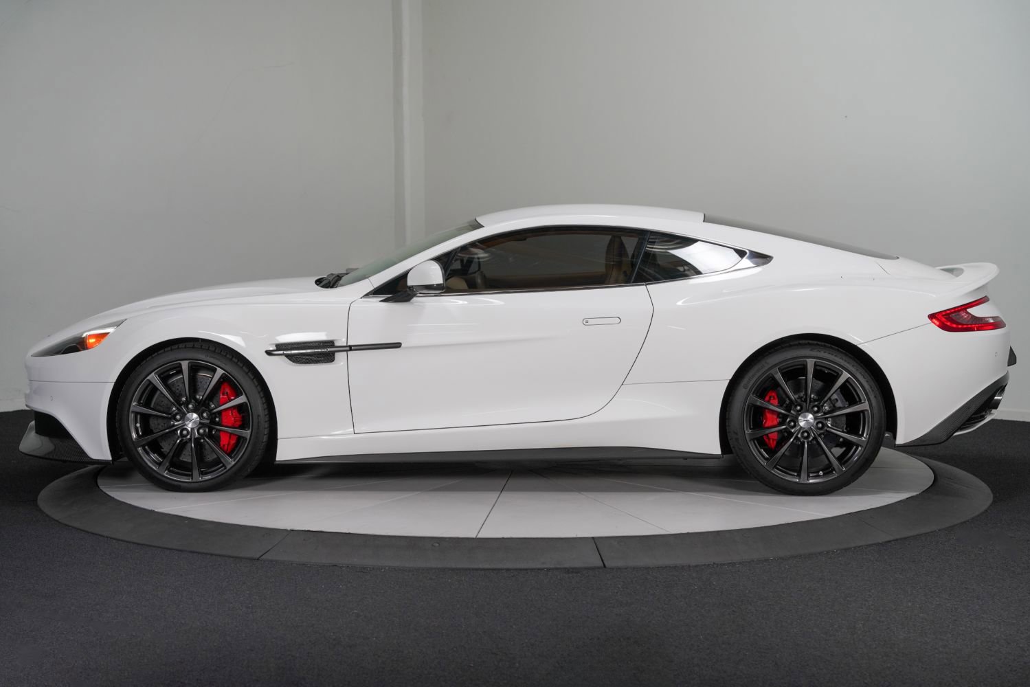 Used 2014 Aston Martin Vanquish Coupe image 6