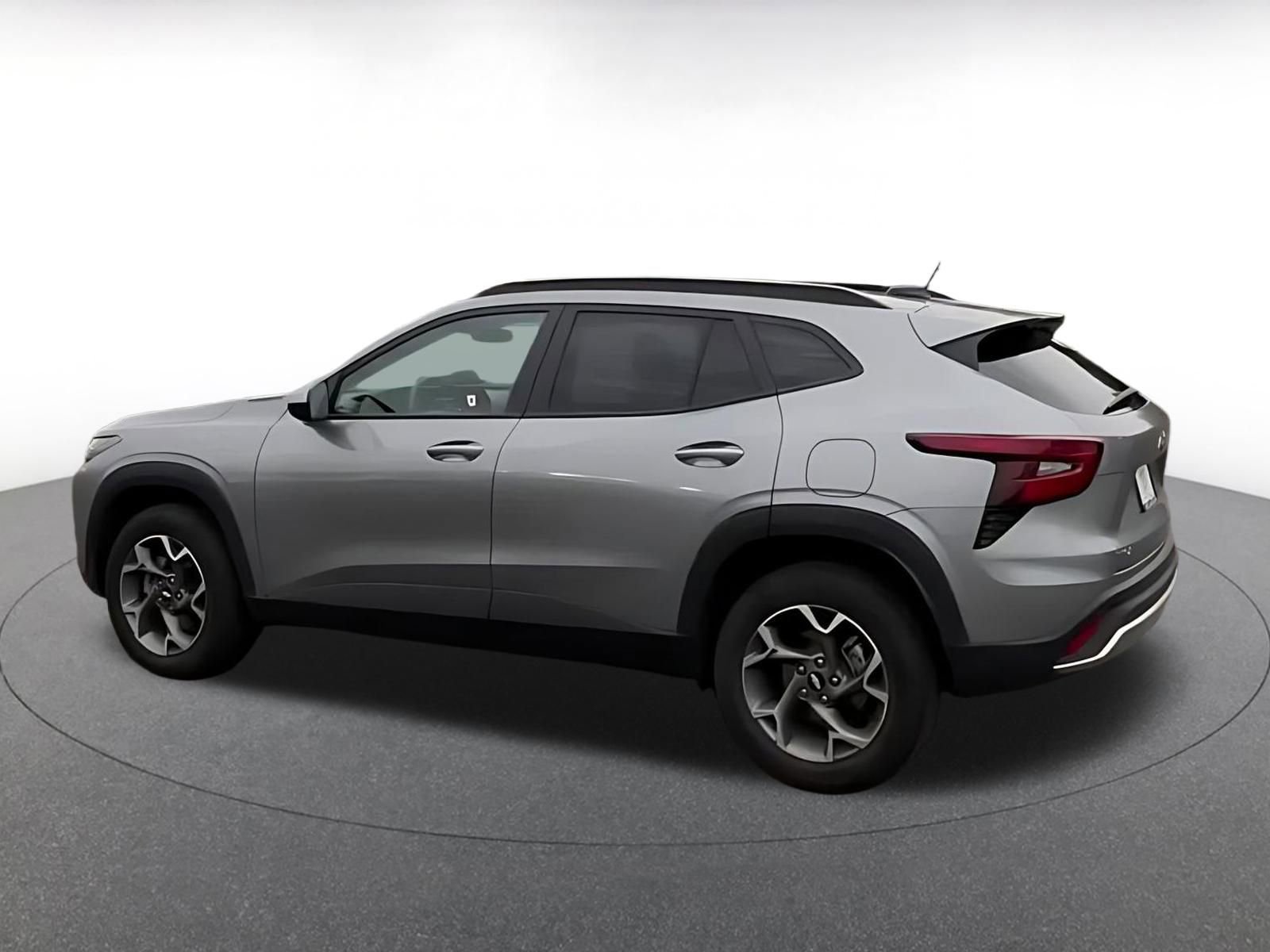 Used 2025 Chevrolet Trax LT FWD image 10
