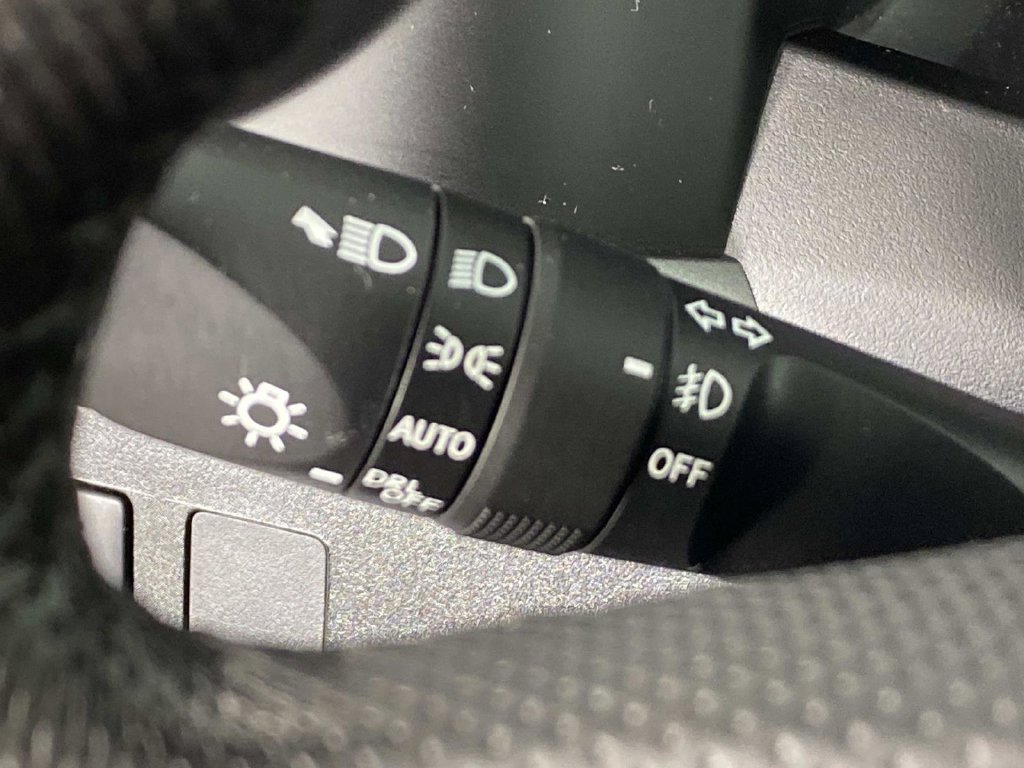 Used 2021 Toyota Tacoma SR5 AWD/4WD image 18