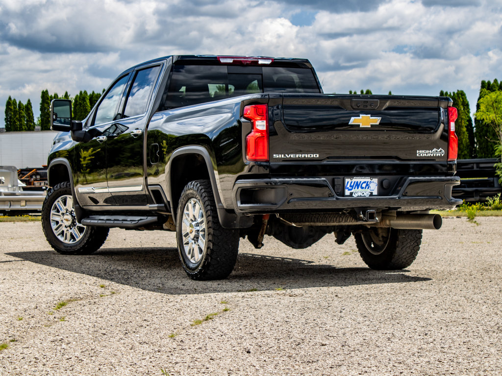 Used 2024 Chevrolet Silverado 2500 High Country w/ High Country Premium Package AWD/4WD image 8