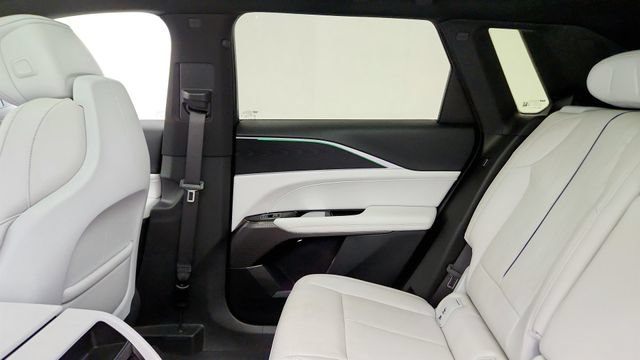 Used 2025 Cadillac Lyriq Luxury AWD/4WD image 44