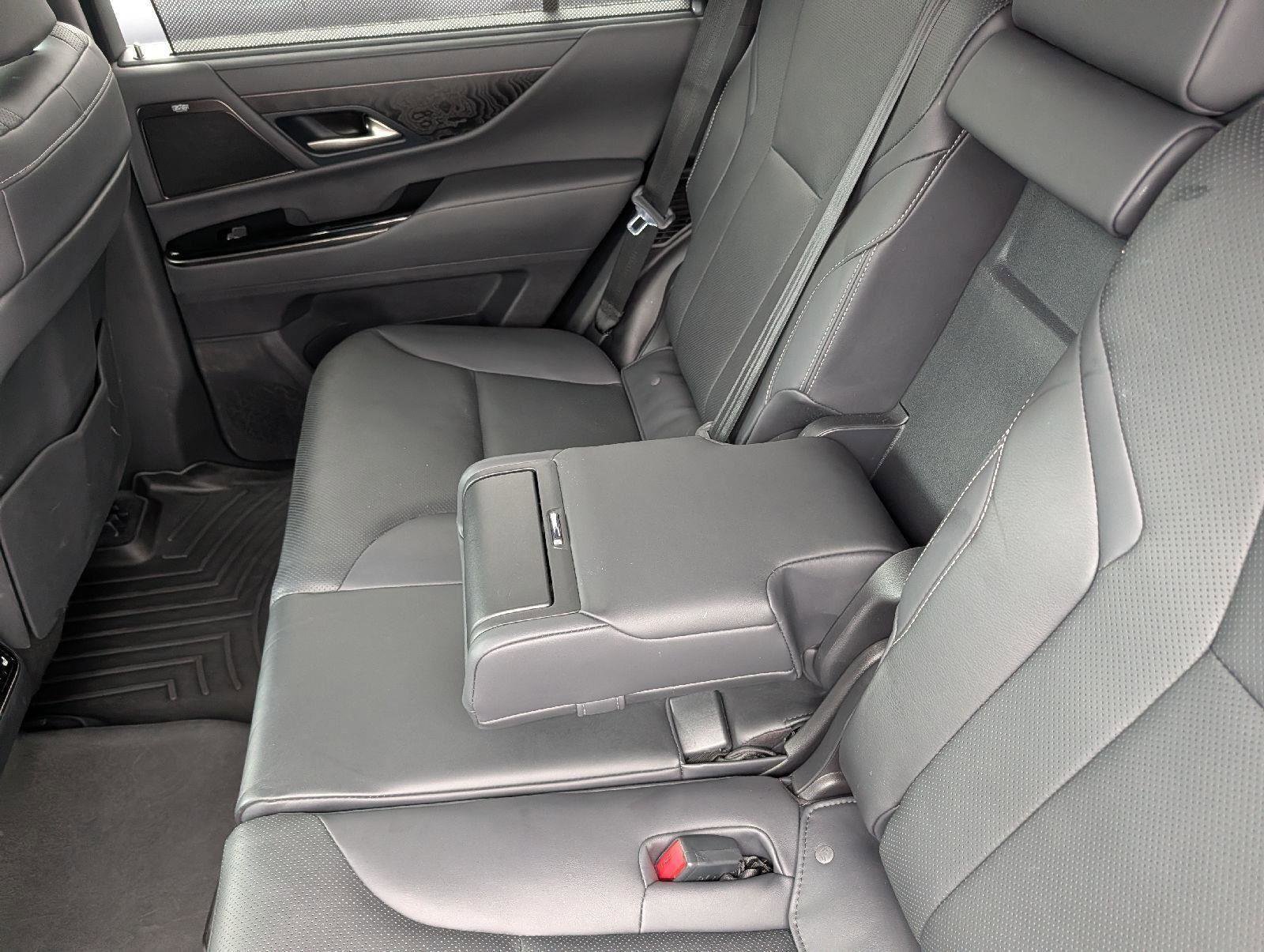 Used 2024 Lexus LX 600 4WD w/ Appearance Package image 18