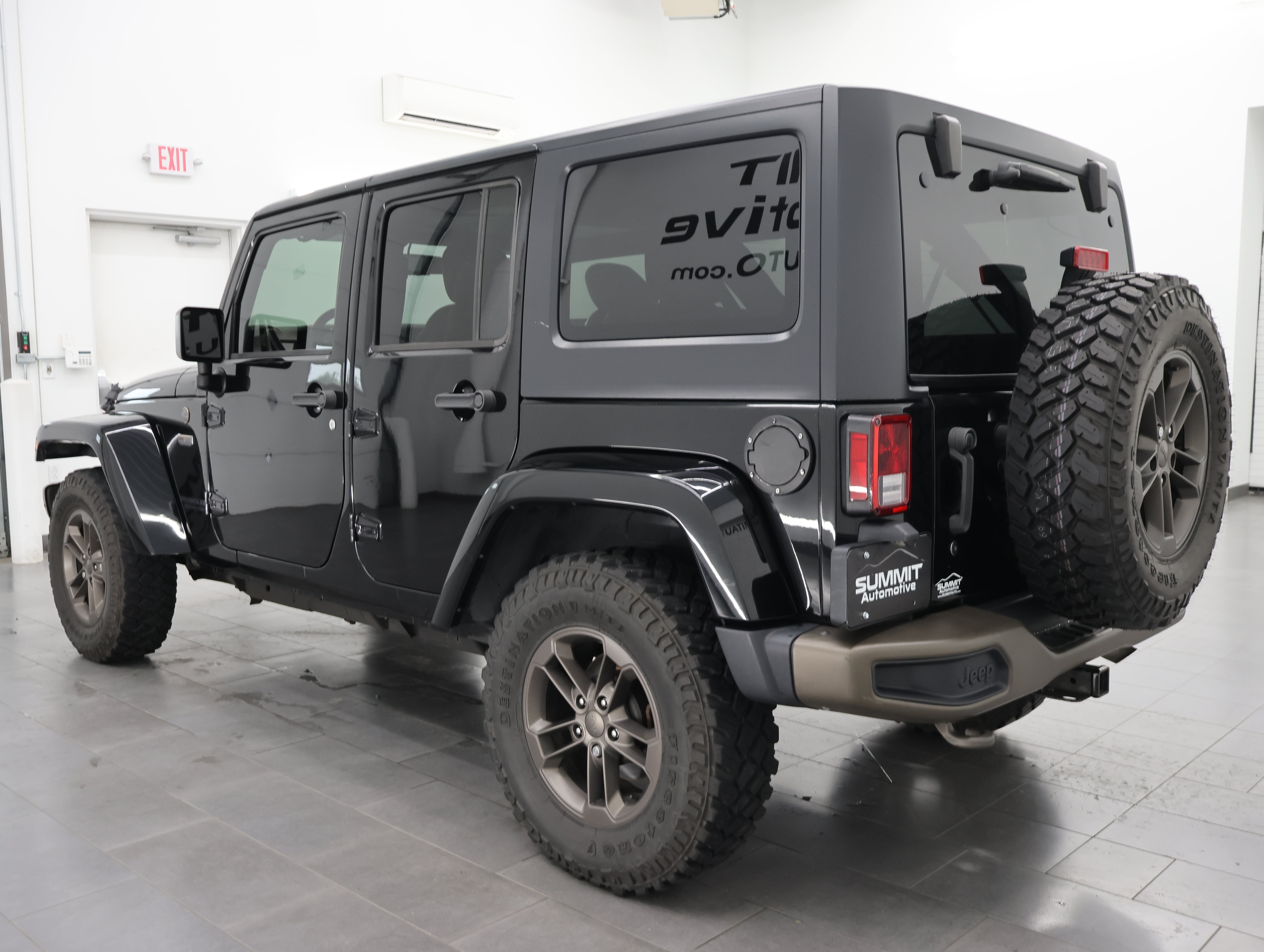 Used 2016 Jeep Wrangler Unlimited Sahara AWD/4WD image 5
