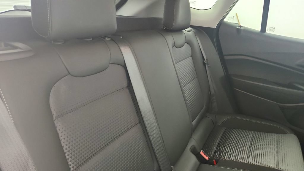 Certified 2025 Chevrolet Trax LT FWD image 25