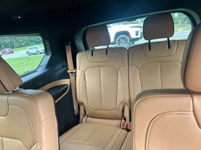 Used 2025 Jeep Grand Cherokee L Summit w/ Luxury Tech Group V AWD/4WD image 15