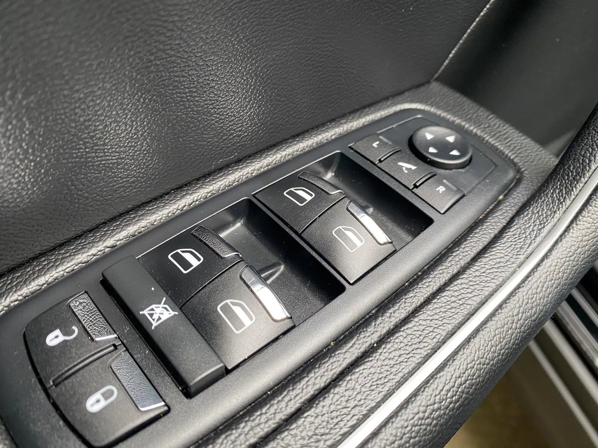 Used 2018 Maserati Levante image 32