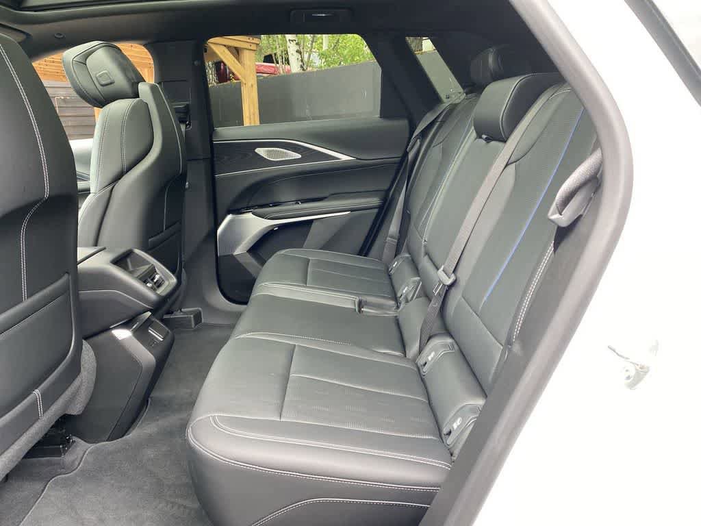 Certified 2025 Cadillac Lyriq Luxury AWD/4WD image 17