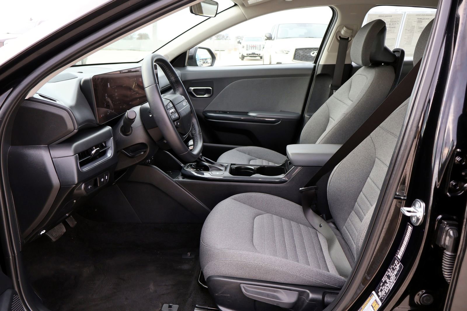 Used 2025 Kia K4 EX image 22