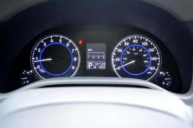 Used 2015 INFINITI Q40 w/ Moonroof Package image 21