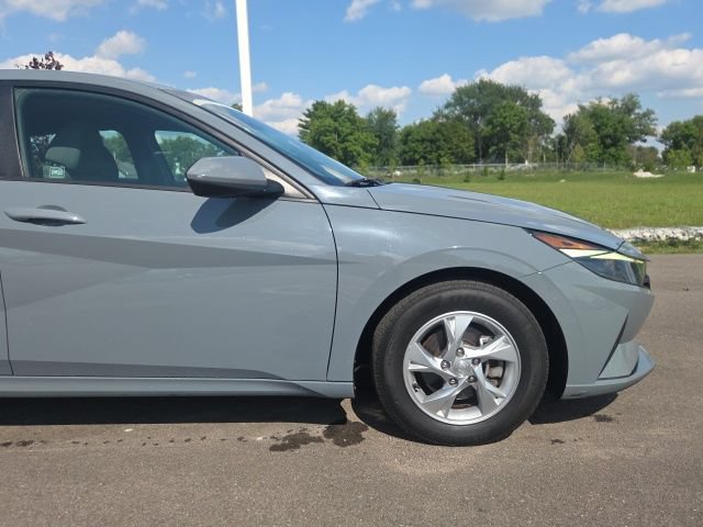 Used 2021 Hyundai Elantra SE FWD image 4
