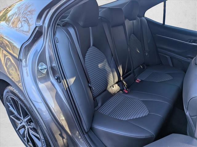 Used 2021 Toyota Camry SE w/ Cold Weather Package image 18