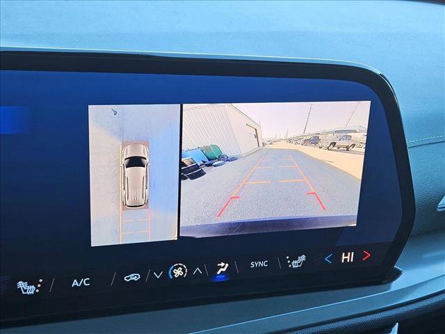 Used 2024 Chevrolet Traverse LT image 14