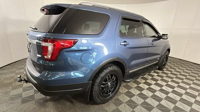 Used 2018 Ford Explorer XLT AWD/4WD image 2