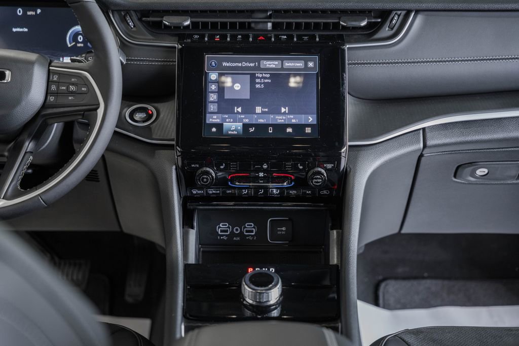 New 2025 Jeep Grand Cherokee Altitude image 20