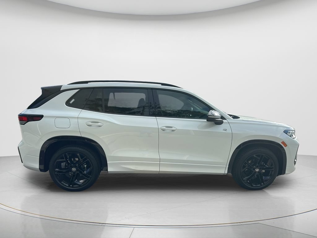 New 2026 Volkswagen Tiguan SE R-Line FWD image 6