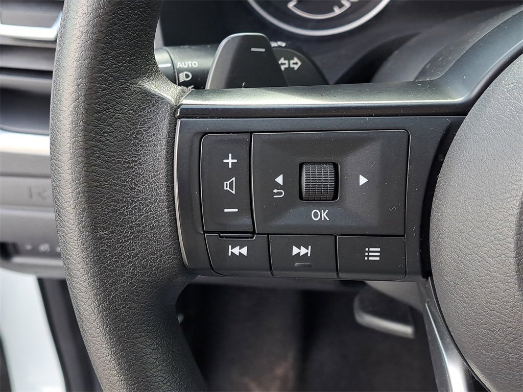 Used 2022 Nissan Rogue S image 9