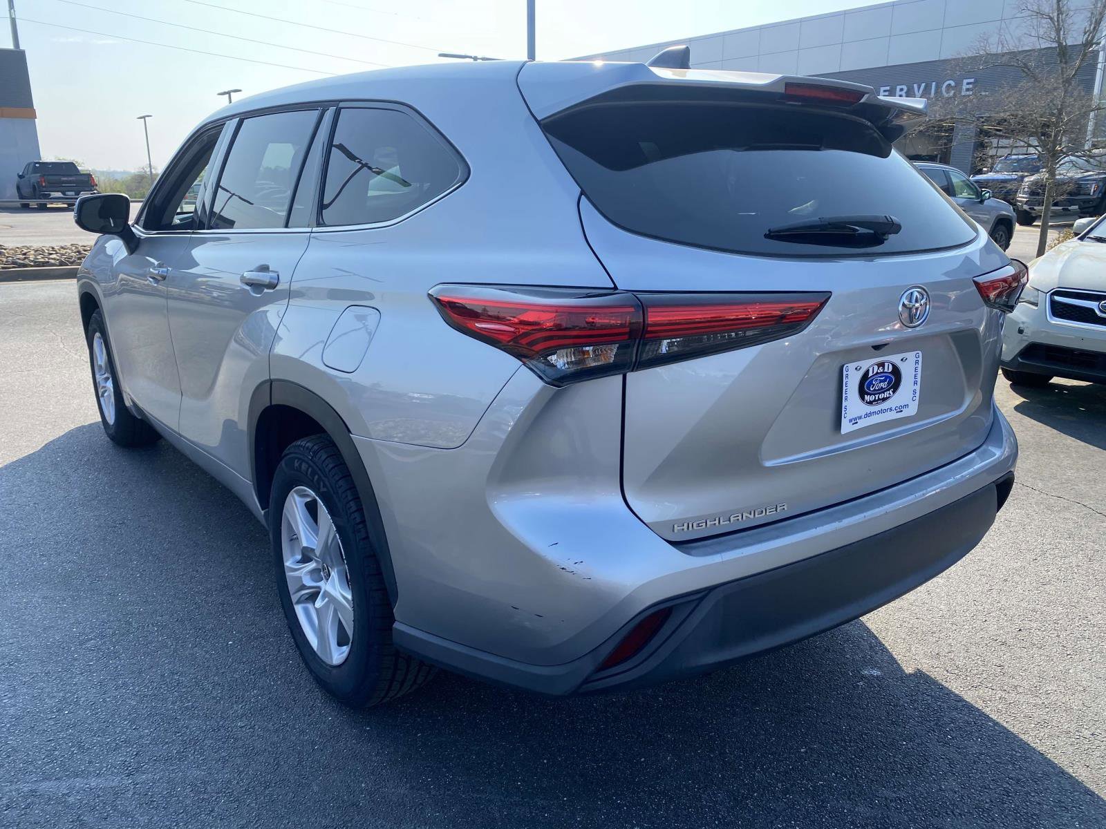 Used 2022 Toyota Highlander L FWD image 5