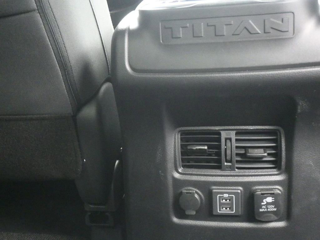 Used 2024 Nissan Titan SV w/ SV Convenience Package image 18
