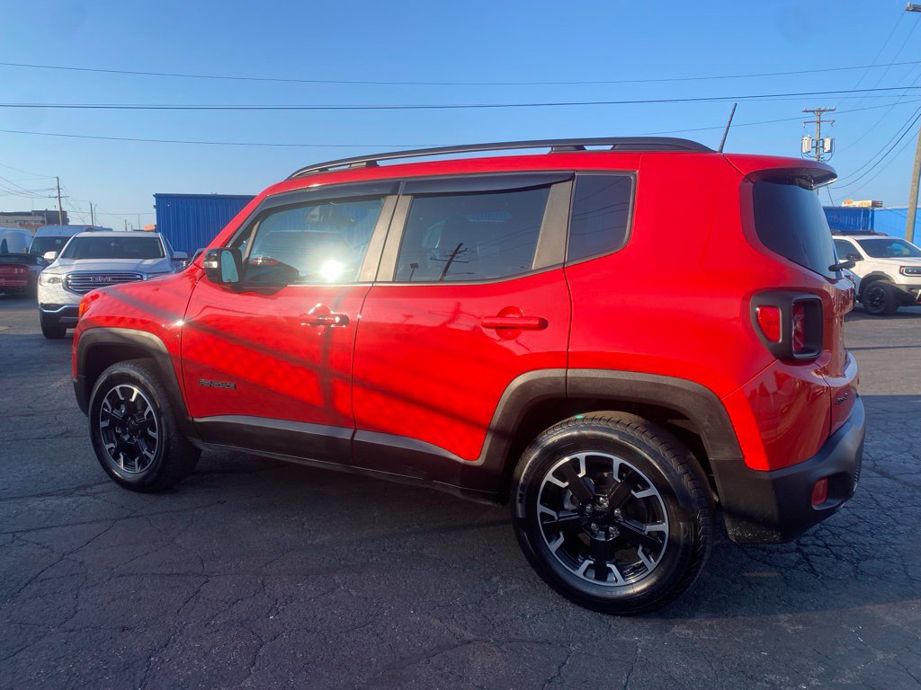 Used 2023 Jeep Renegade Latitude AWD/4WD image 6