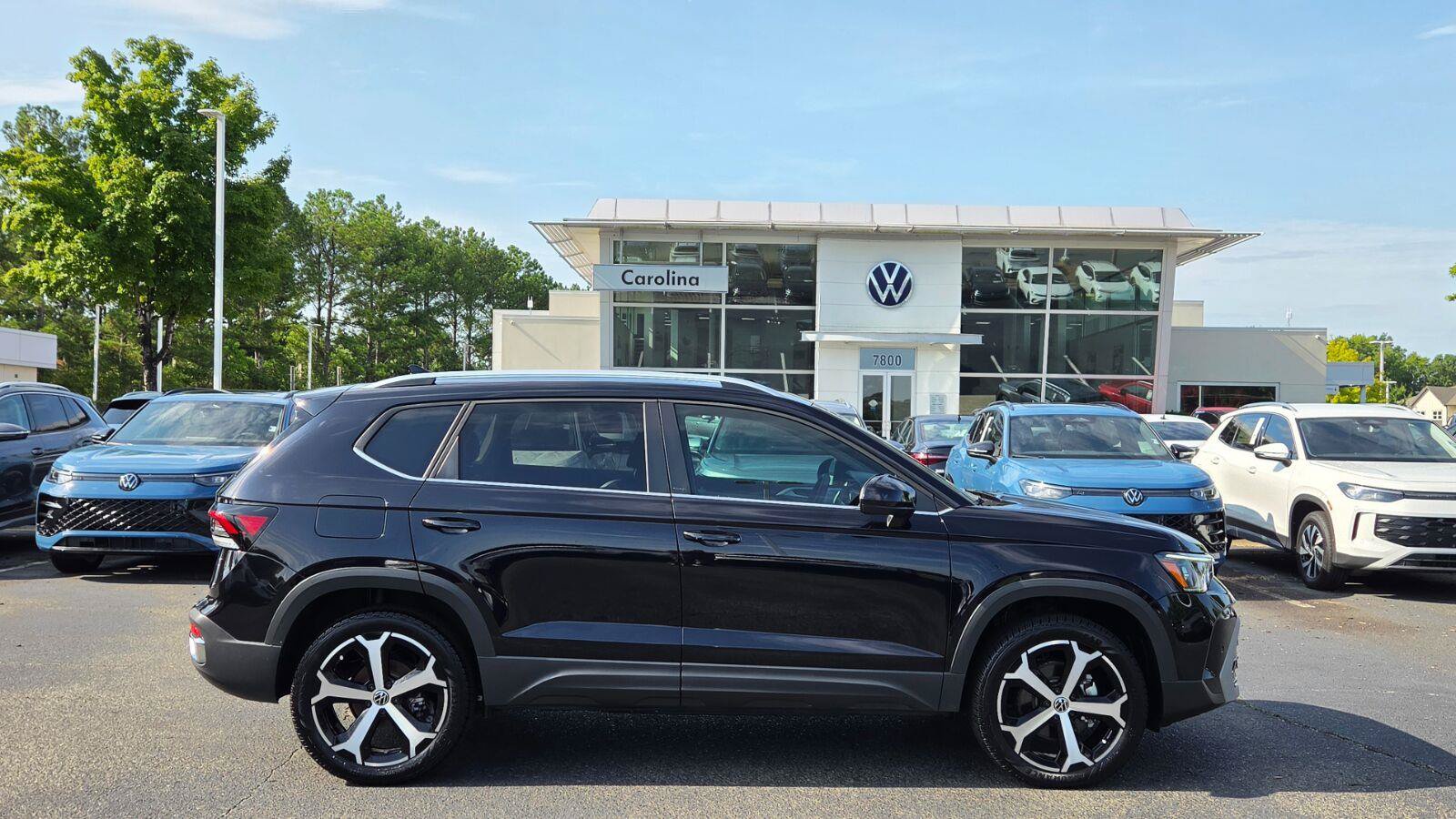 Used 2025 Volkswagen Taos SEL AWD/4WD image 6
