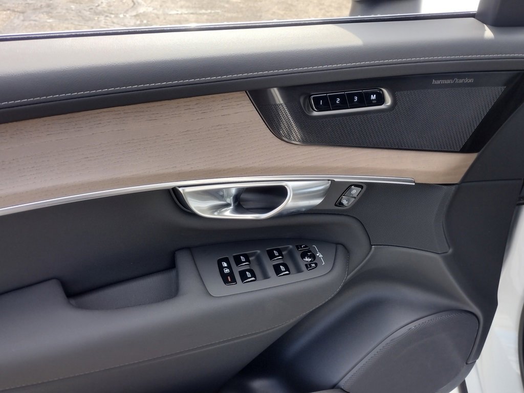 New 2026 Volvo XC90 B6 Plus image 12
