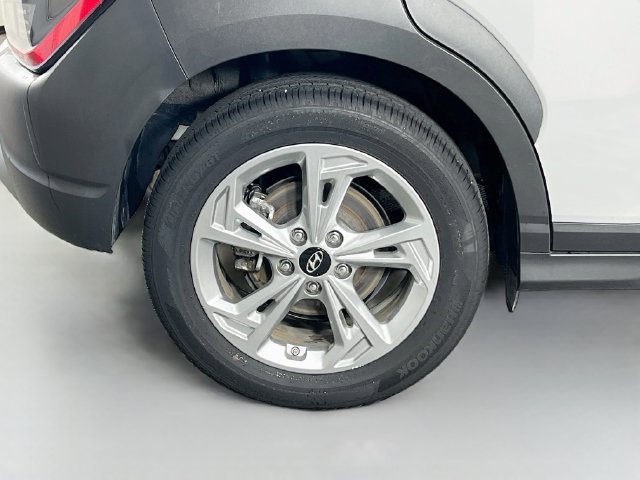 Used 2023 Hyundai Kona SEL AWD/4WD image 34