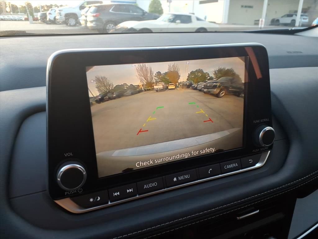 Used 2024 Nissan Rogue SV image 15