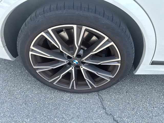 Used 2022 BMW X7 M50i AWD/4WD image 6
