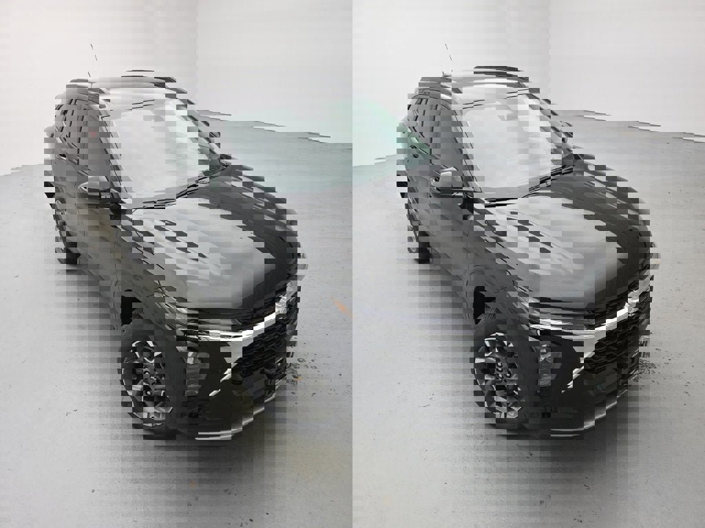 New 2026 Chevrolet Trax LT w/ Driver Confidence Package image 2