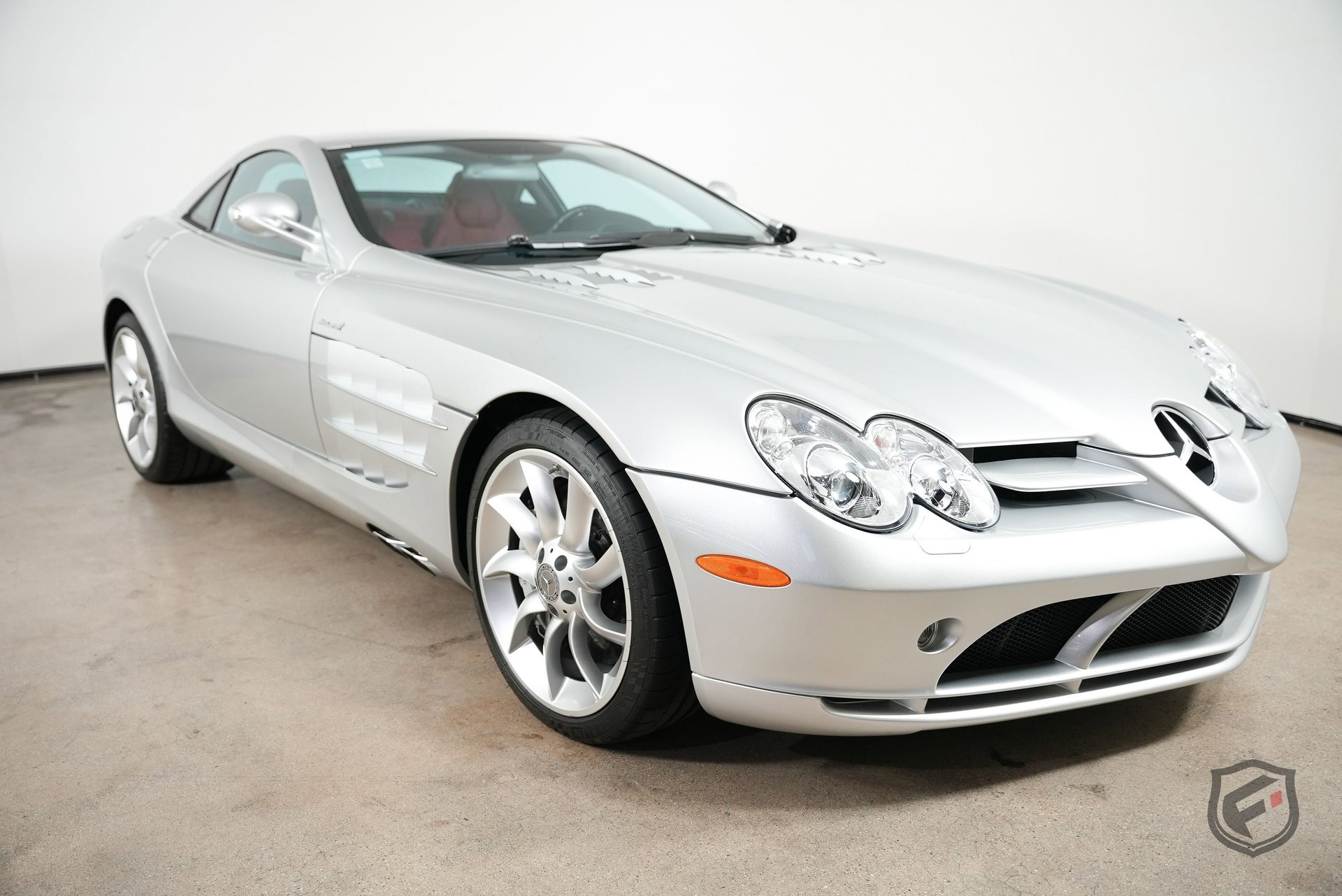Used 2005 Mercedes-Benz SLR image 3